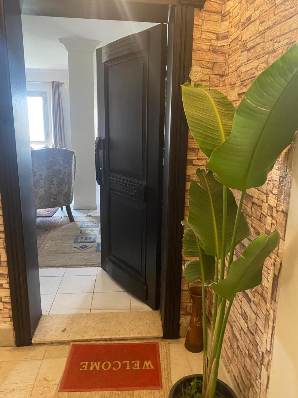 Females only Private bedroom stay with me Rehab city