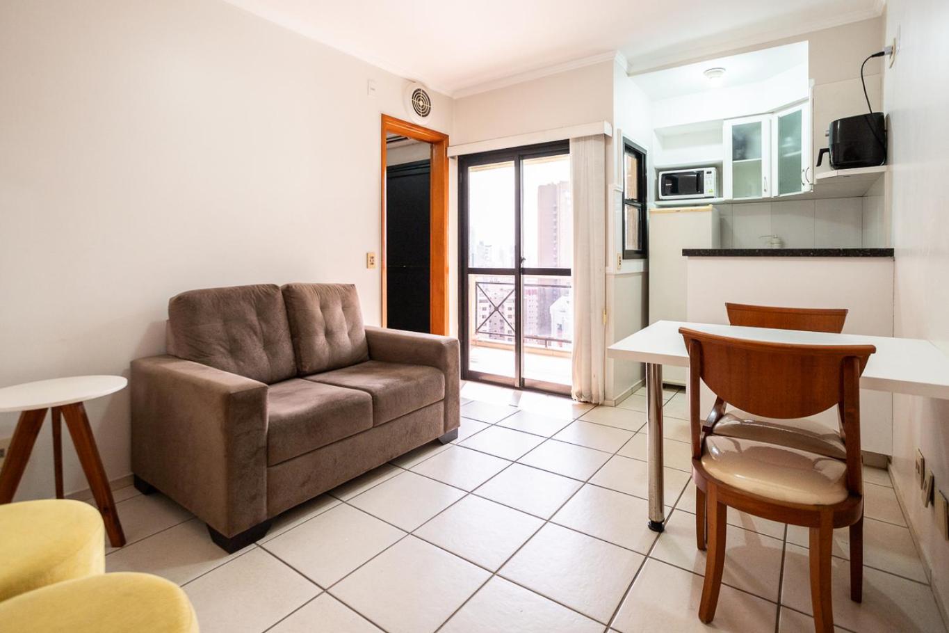 Apart hotel com Wi Fi bem localizado com piscina