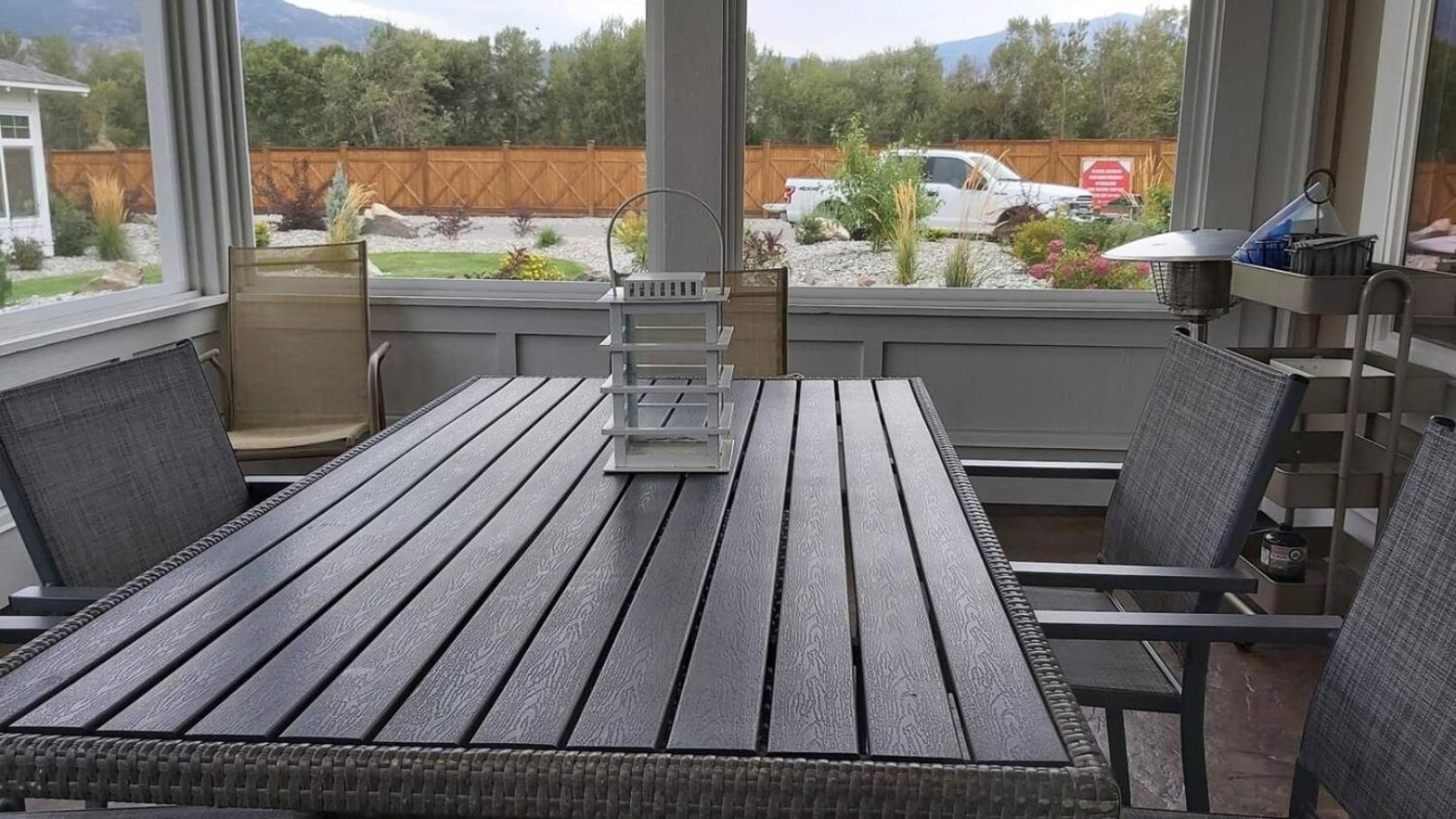 4 Bedroom House Walking Distance To Pools