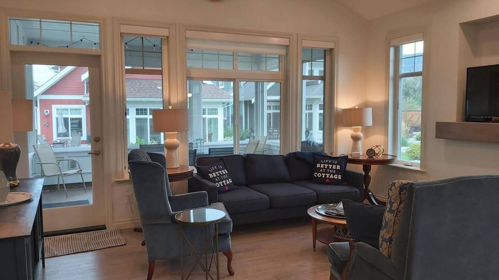 4 Bedroom House Walking Distance To Pools