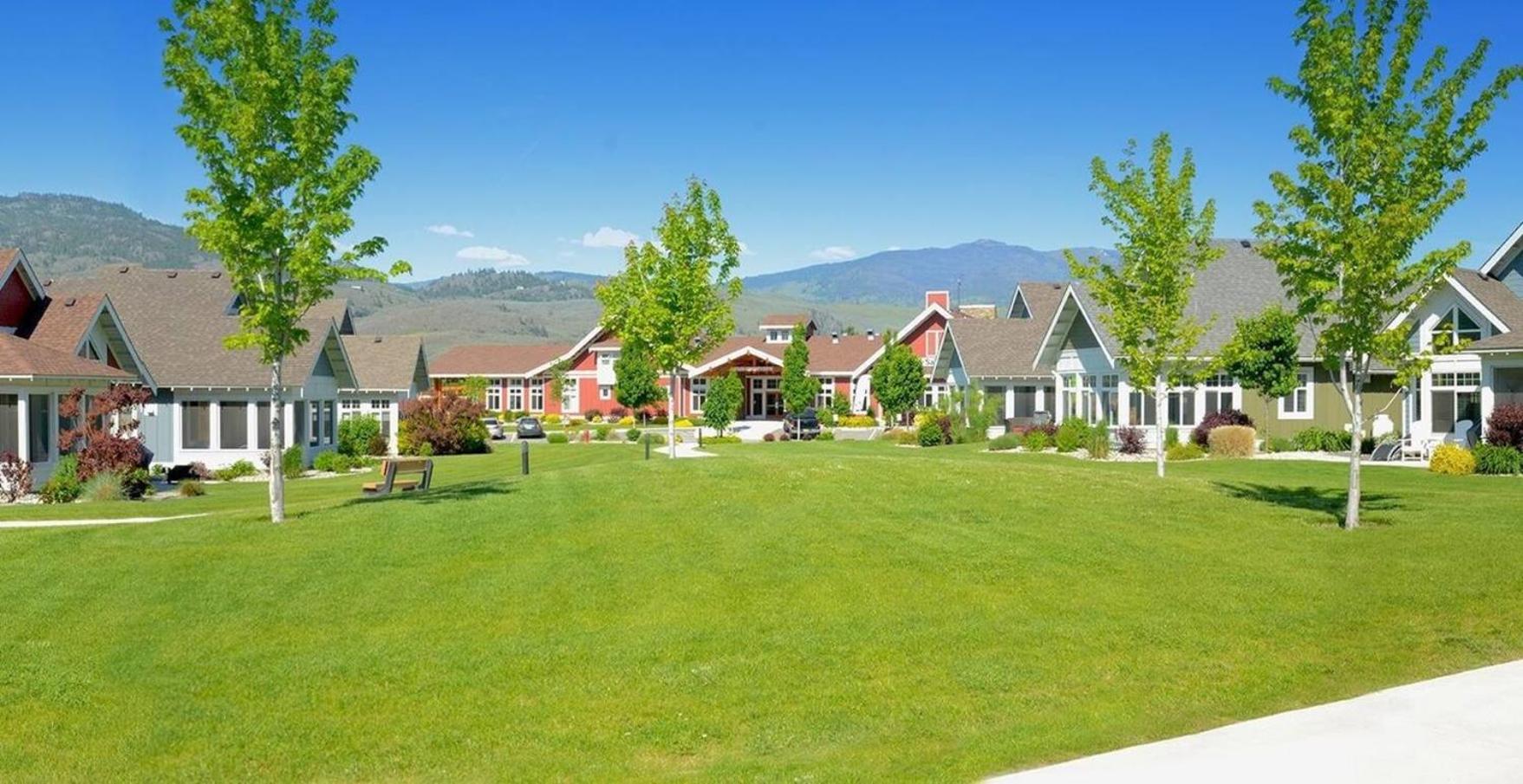 4 Bedroom House Walking Distance To Pools