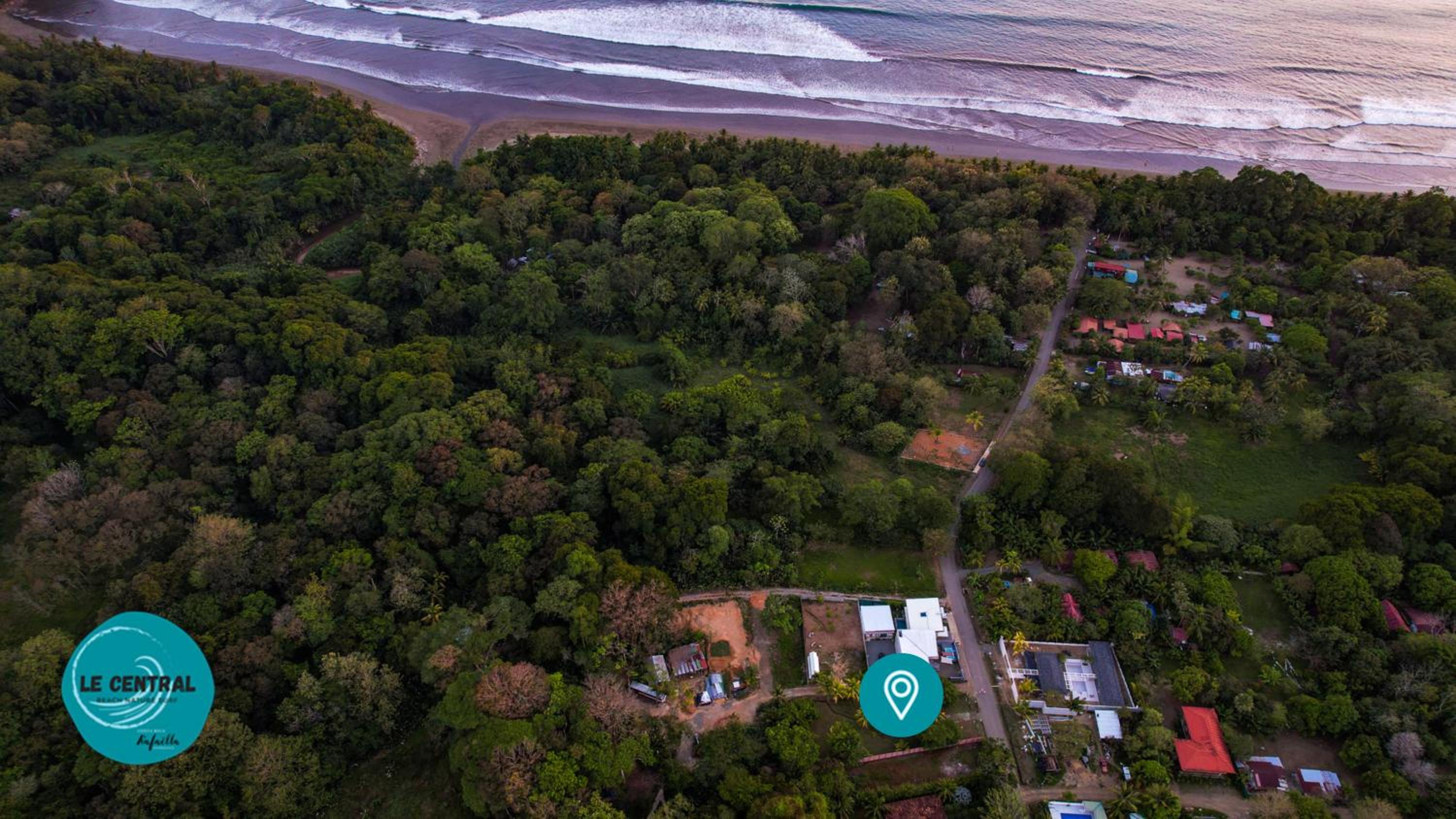 Le Central - Beach Hostel Vibe