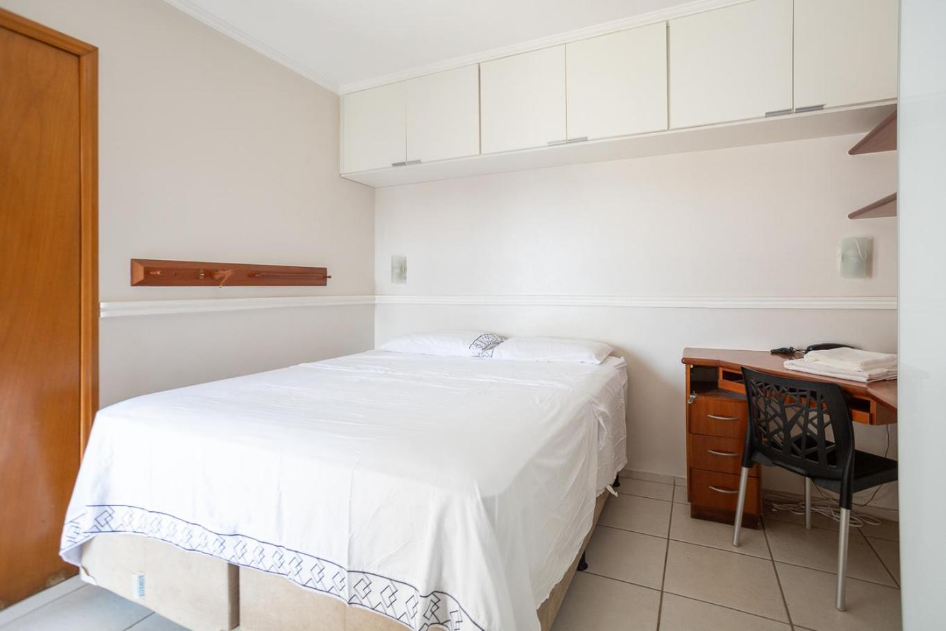 Apart hotel com Wi Fi bem localizado com piscina
