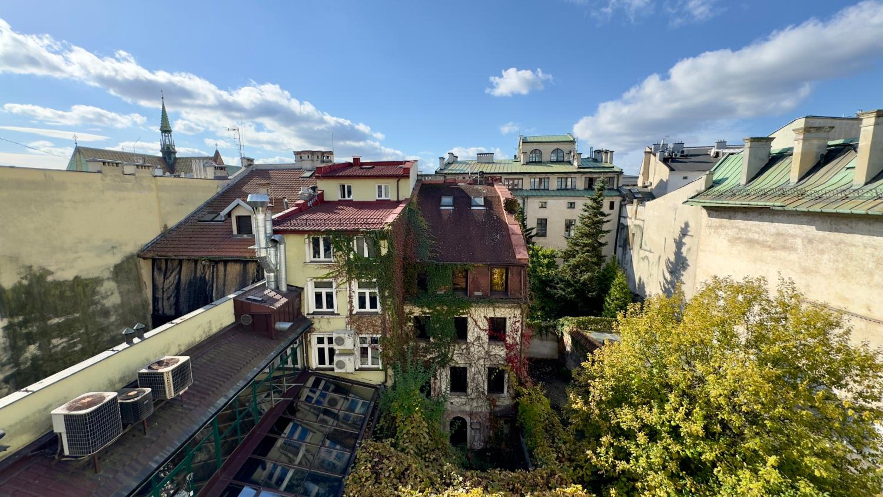 Scharffenberg Apartments Main Square