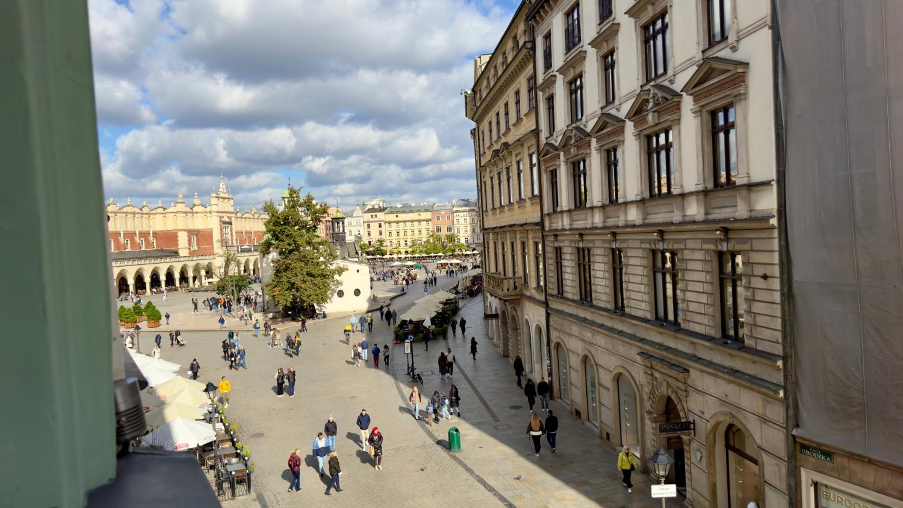 Scharffenberg Apartments Main Square