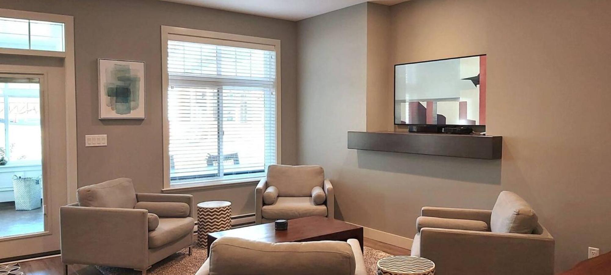 2 King Bedrooms - Walking Distance To Pools