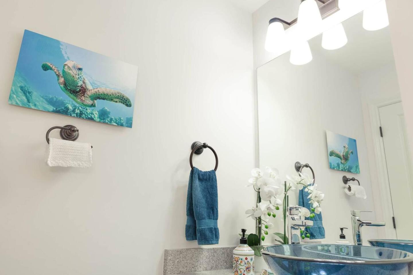 Amazing Burgundy Cottage - Short Walk To The Pools