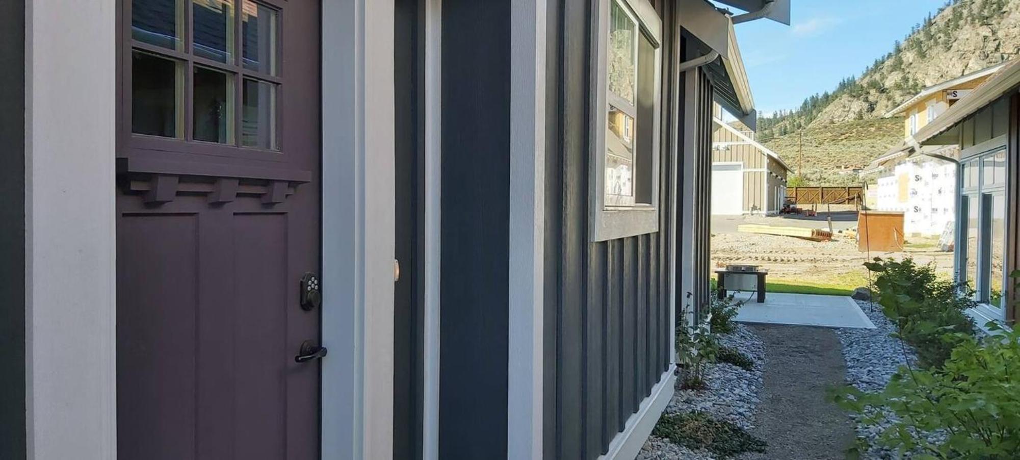 2 King Bedrooms - Walking Distance To Pools