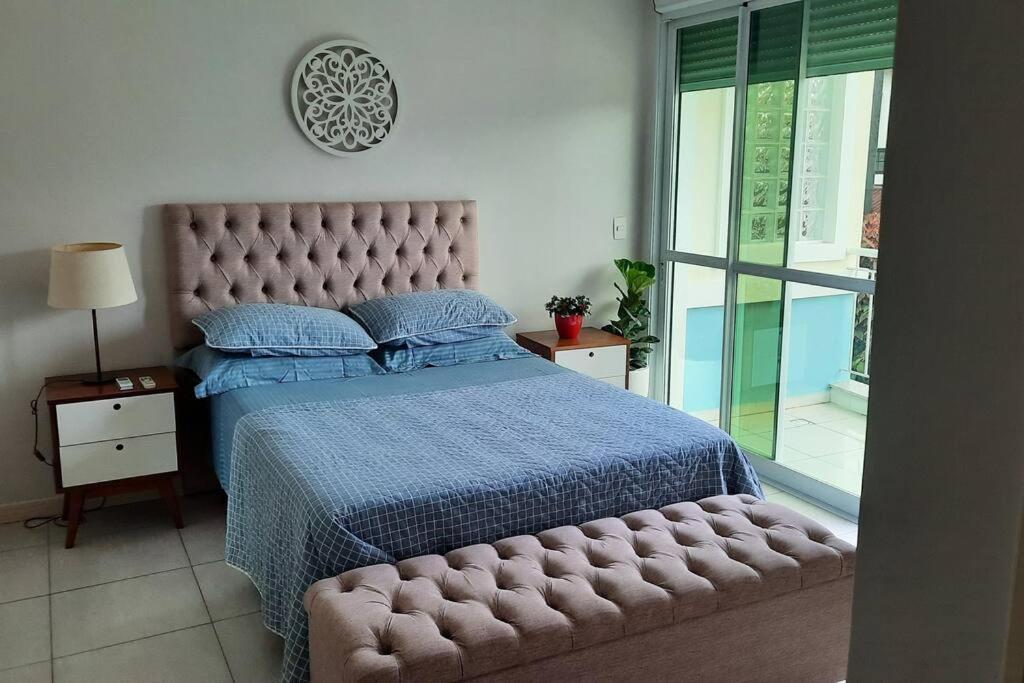 Duplex beira-mar com piscina