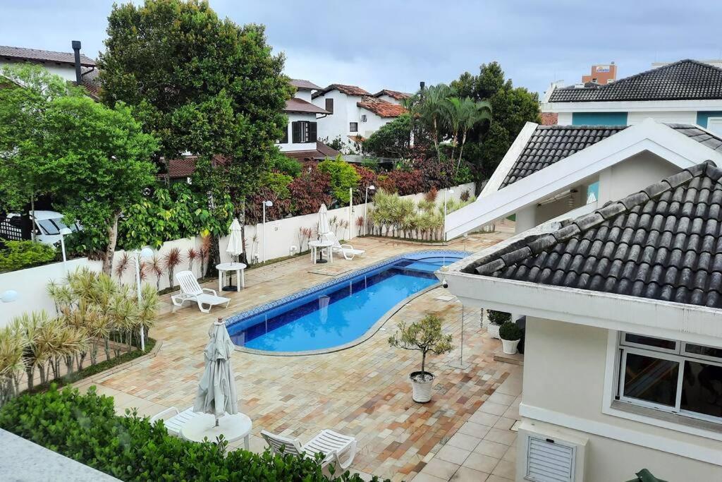 Duplex beira-mar com piscina