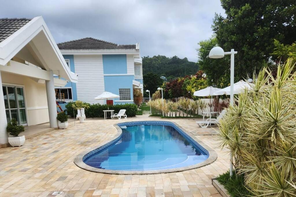 Duplex beira-mar com piscina