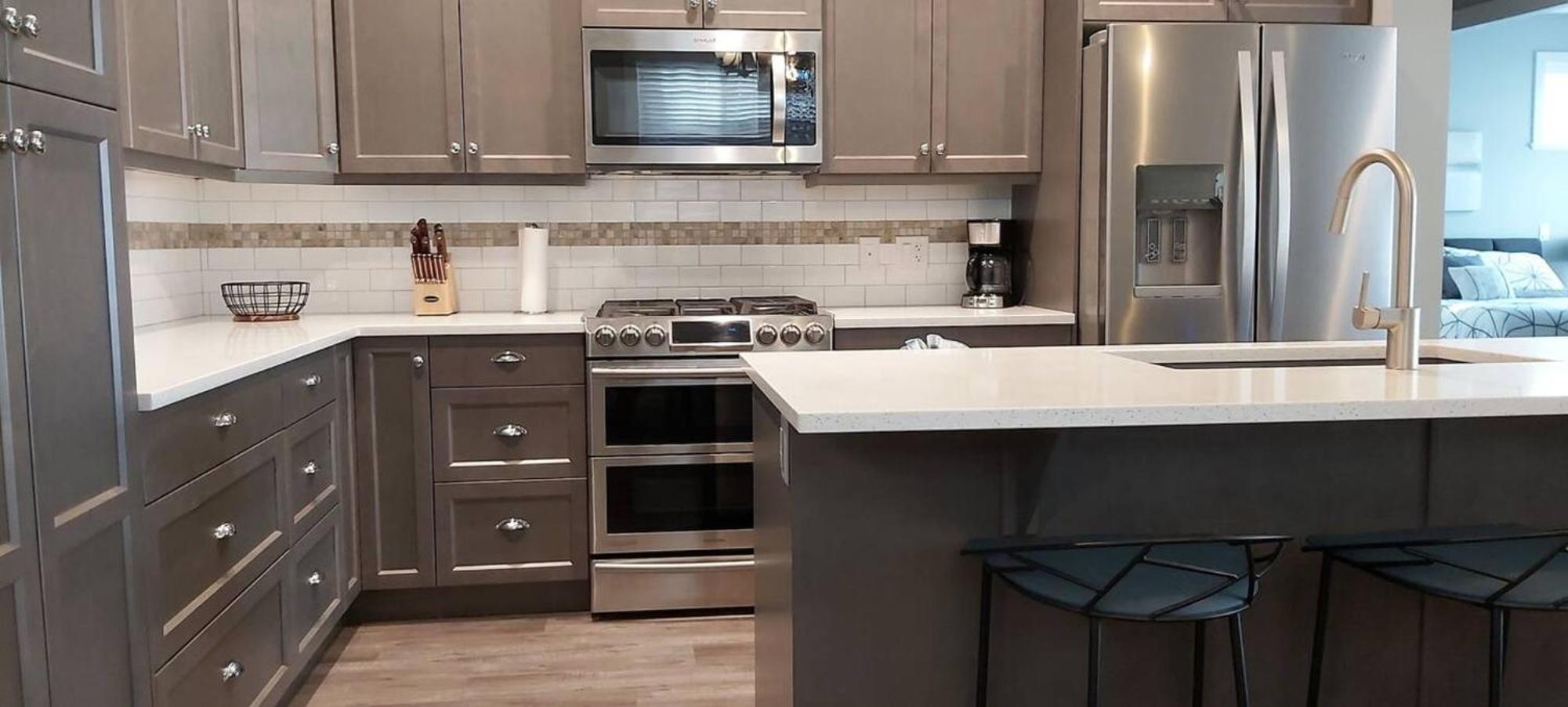 2 King Bedrooms - Walking Distance To Pools
