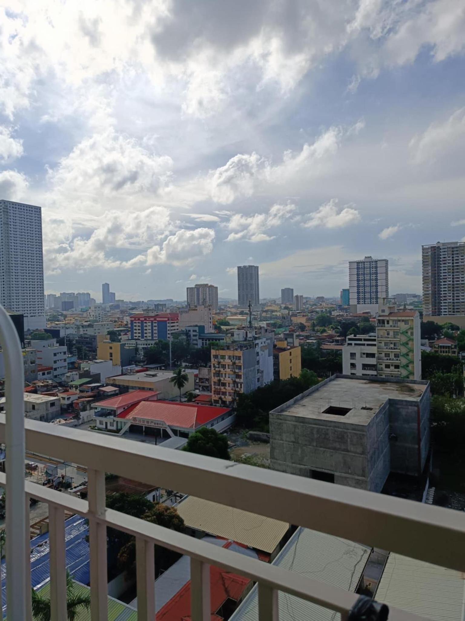 Coast Residences-Ronnzel staycation