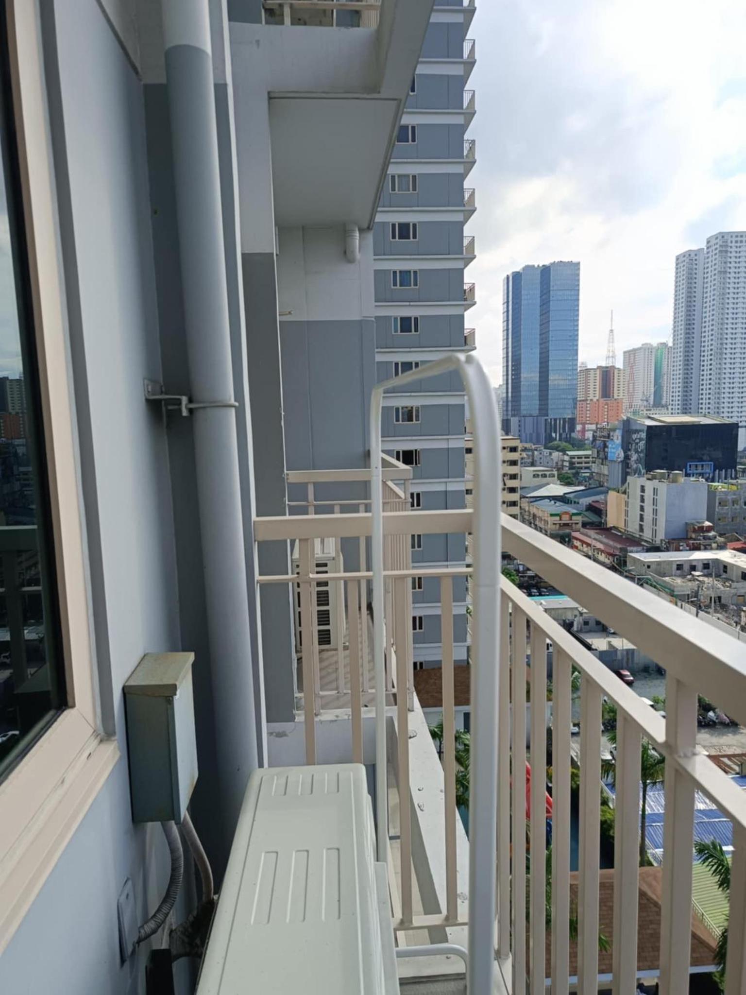 Coast Residences-Ronnzel staycation