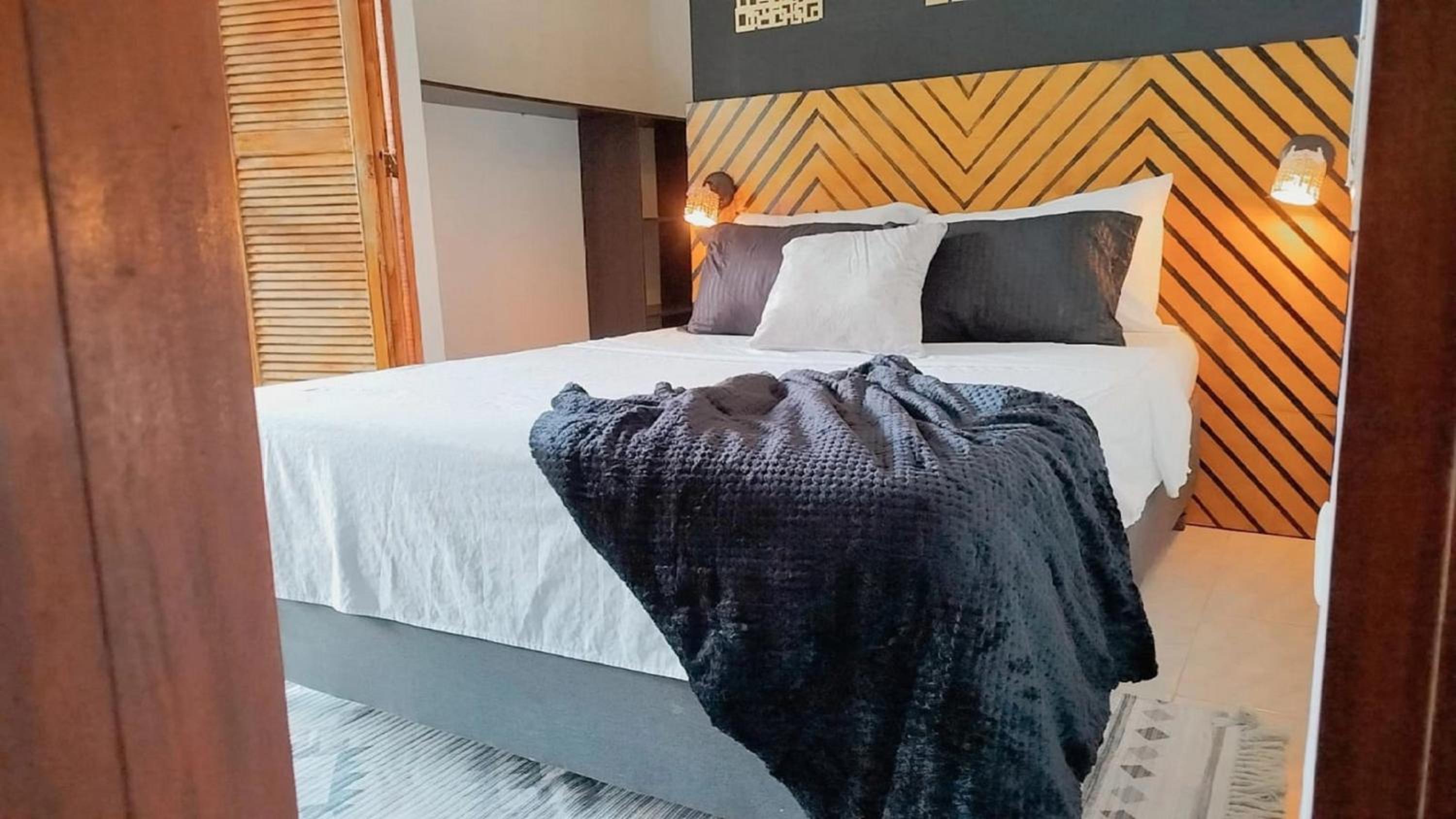 Hb4 Double Room with Private Bathroom and Balcony