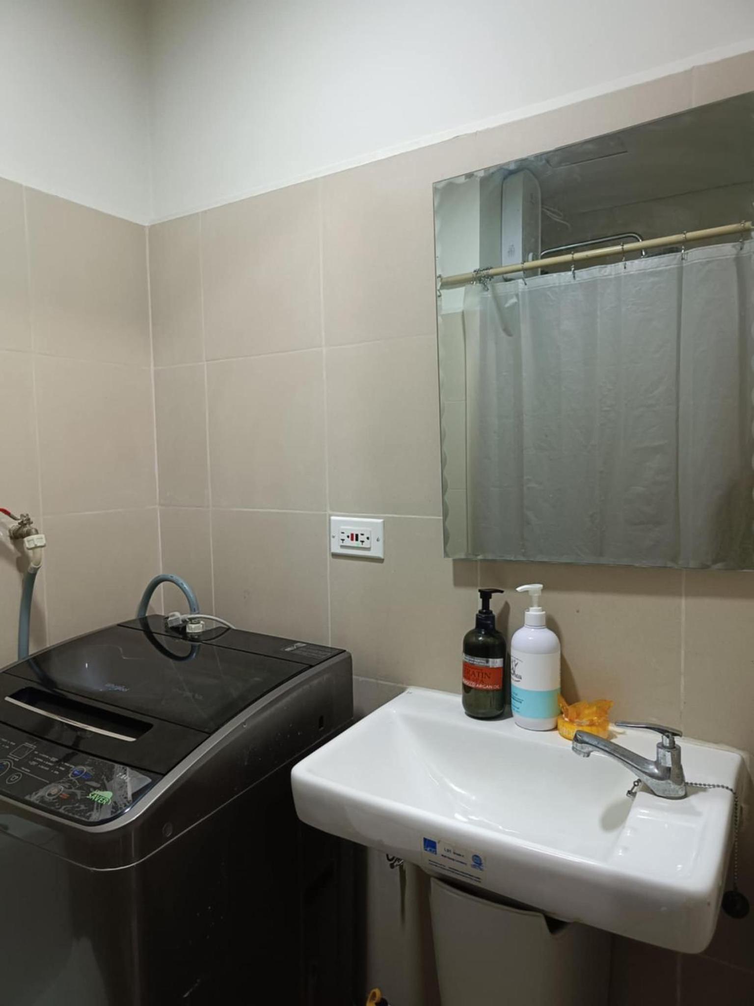 Coast Residences-Ronnzel staycation