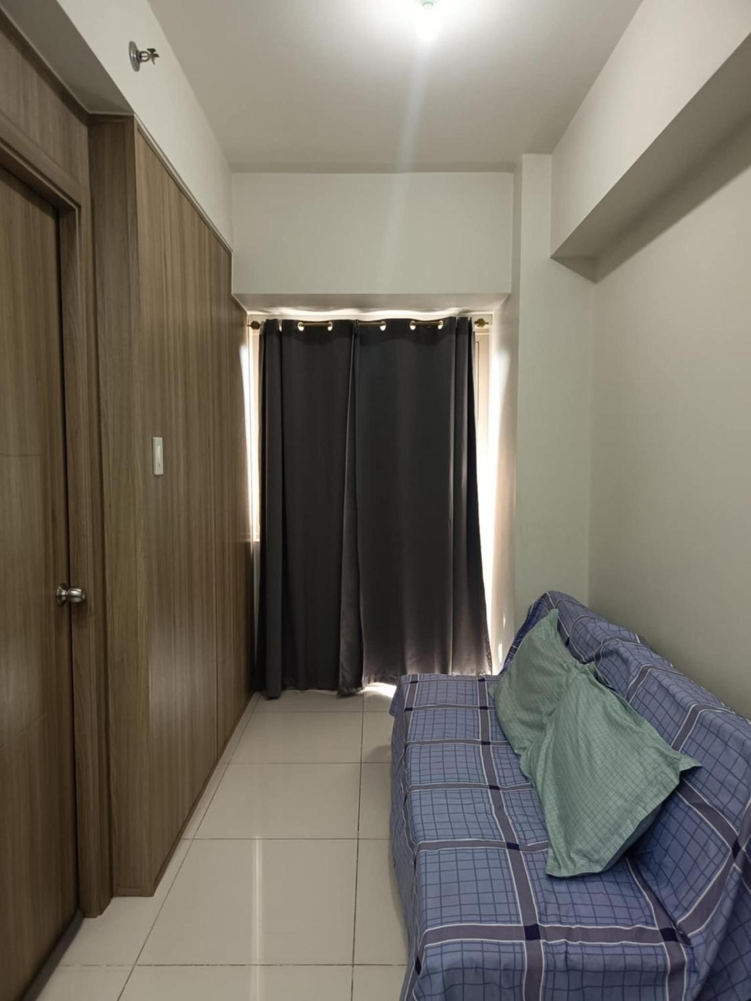 Coast Residences-Ronnzel staycation