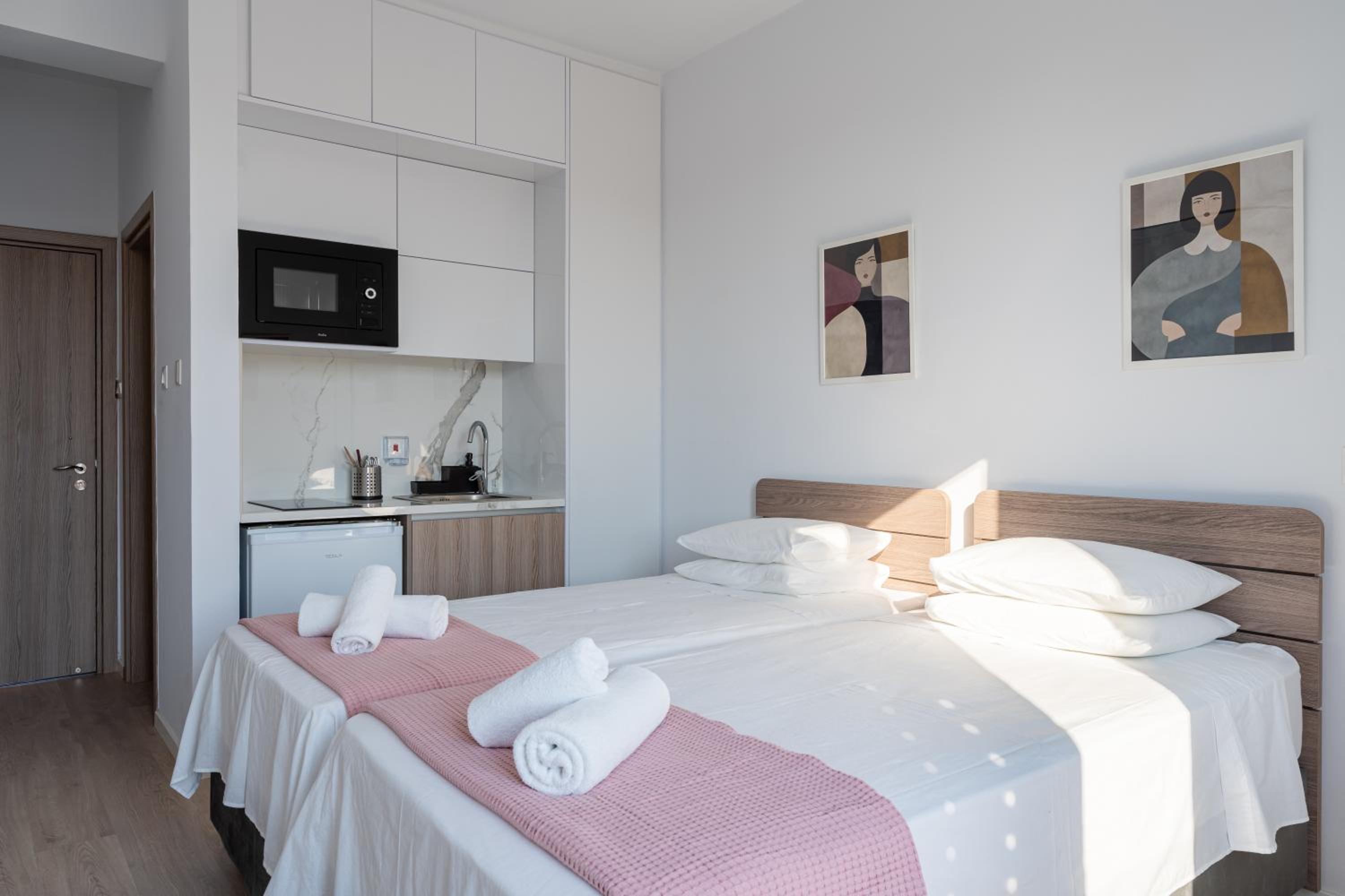 Le Voyageur By the Sea - Furnished Rooms