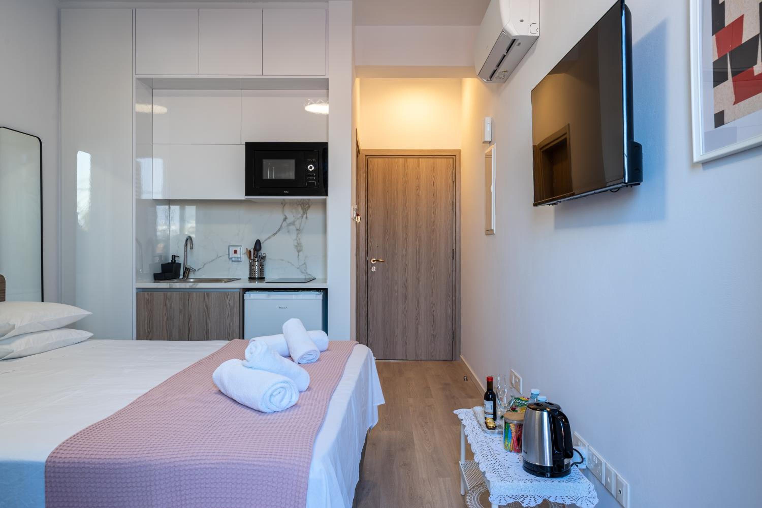 Le Voyageur By the Sea - Furnished Rooms