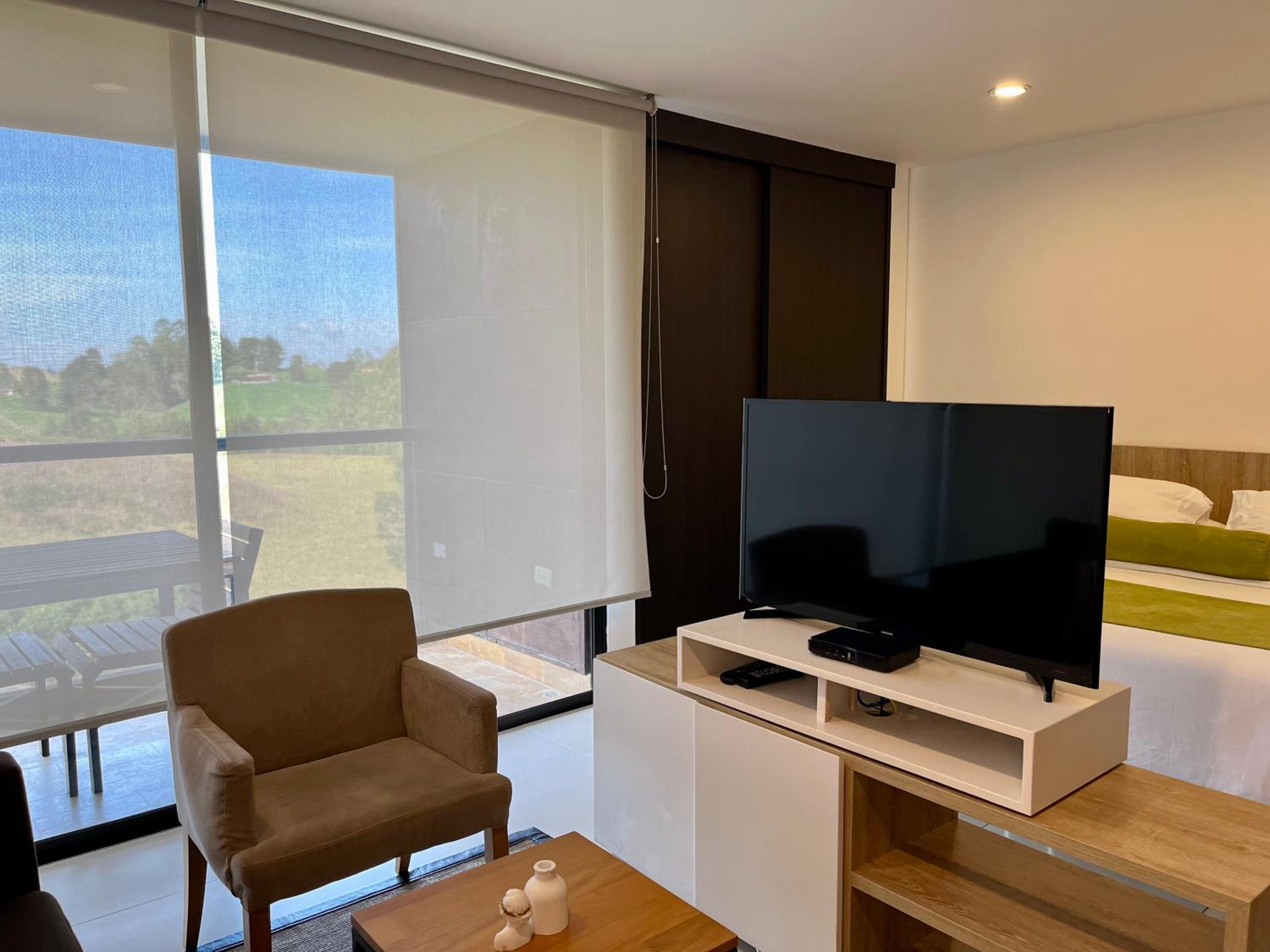 Apartasuite cercana al aeropuerto internacional MED