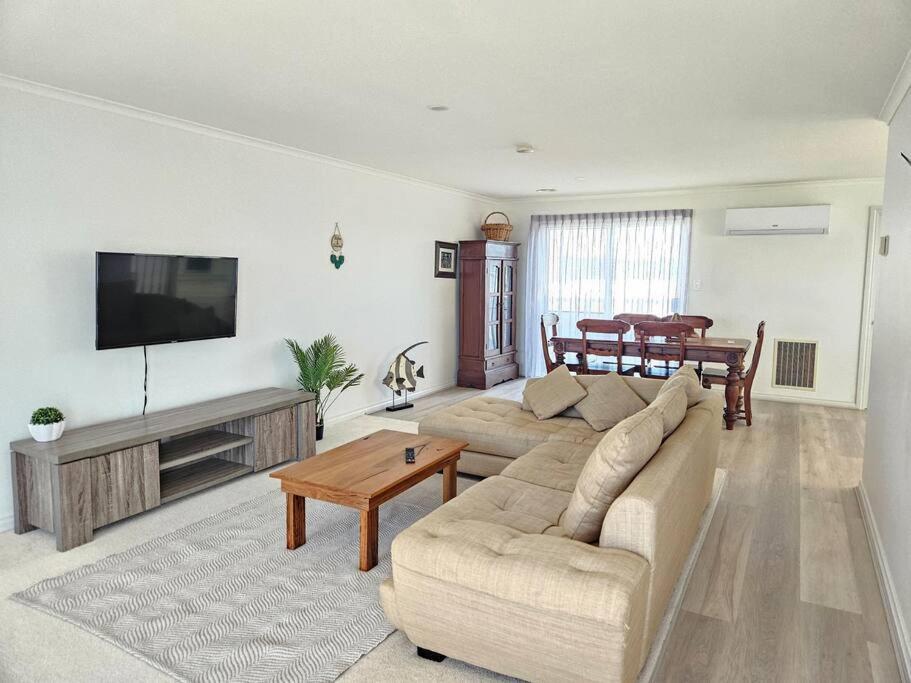 2 6 Germein Court Panayil BeachHouse ! Stunning Ocean Views!