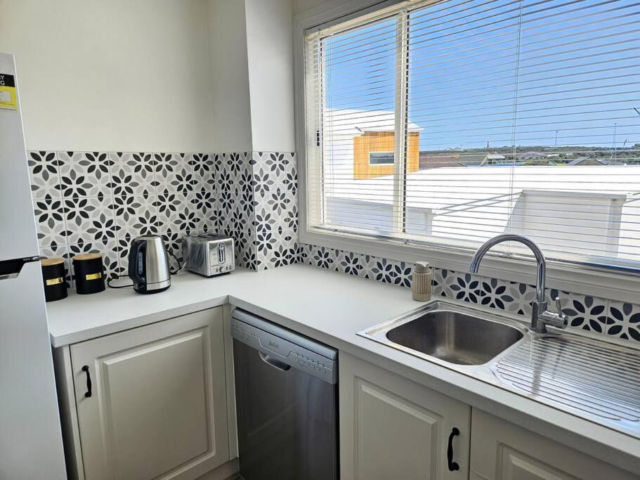 2 6 Germein Court Panayil BeachHouse ! Stunning Ocean Views!