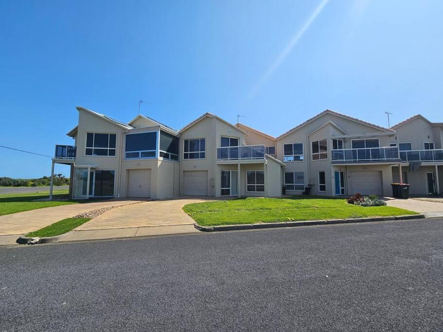 2 6 Germein Court Panayil BeachHouse ! Stunning Ocean Views!