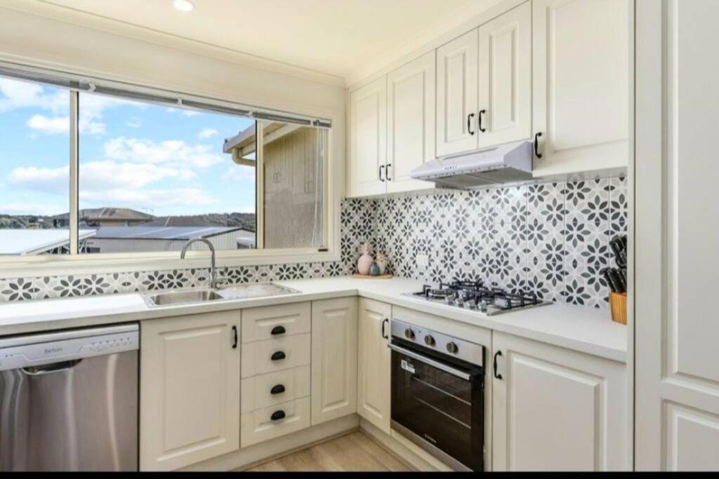 2 6 Germein Court Panayil BeachHouse ! Stunning Ocean Views!