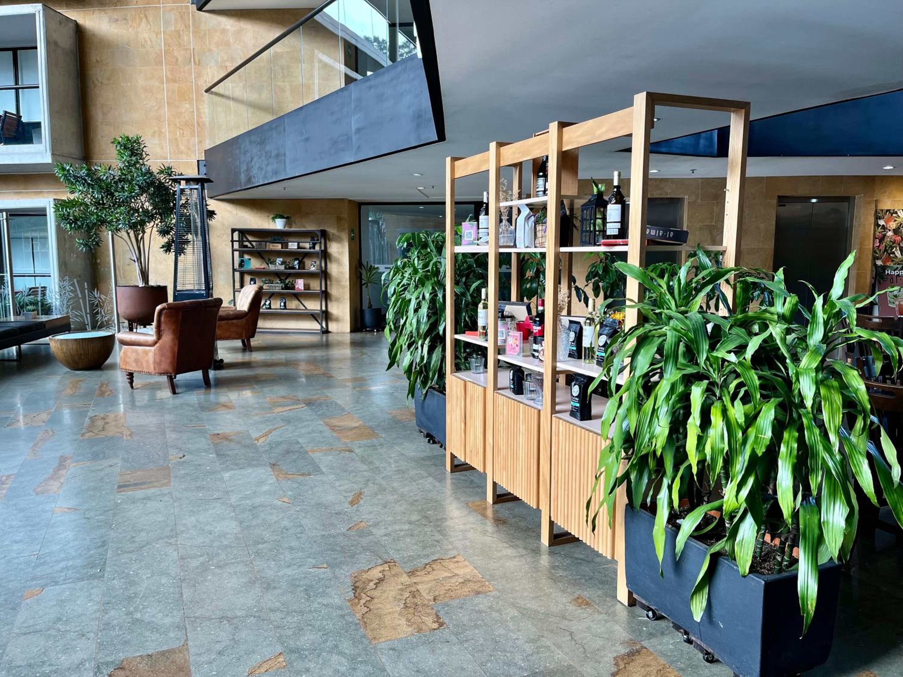 Apartasuite cercana al aeropuerto internacional MED