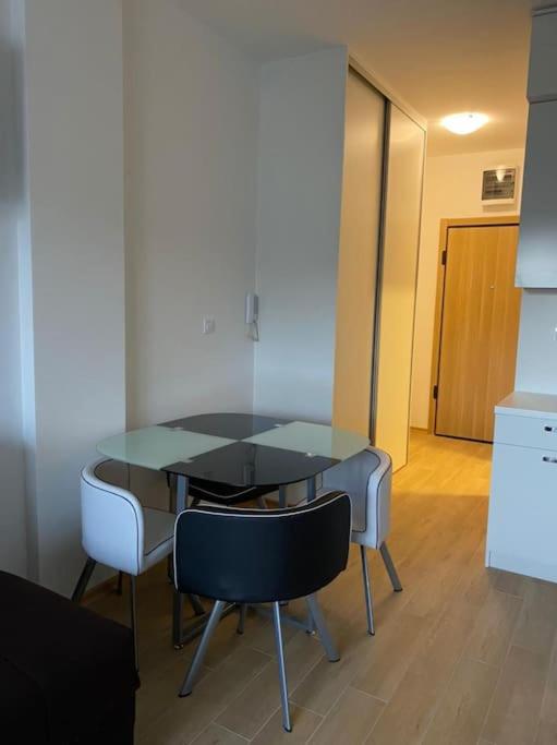 Lovely studio near center view 3