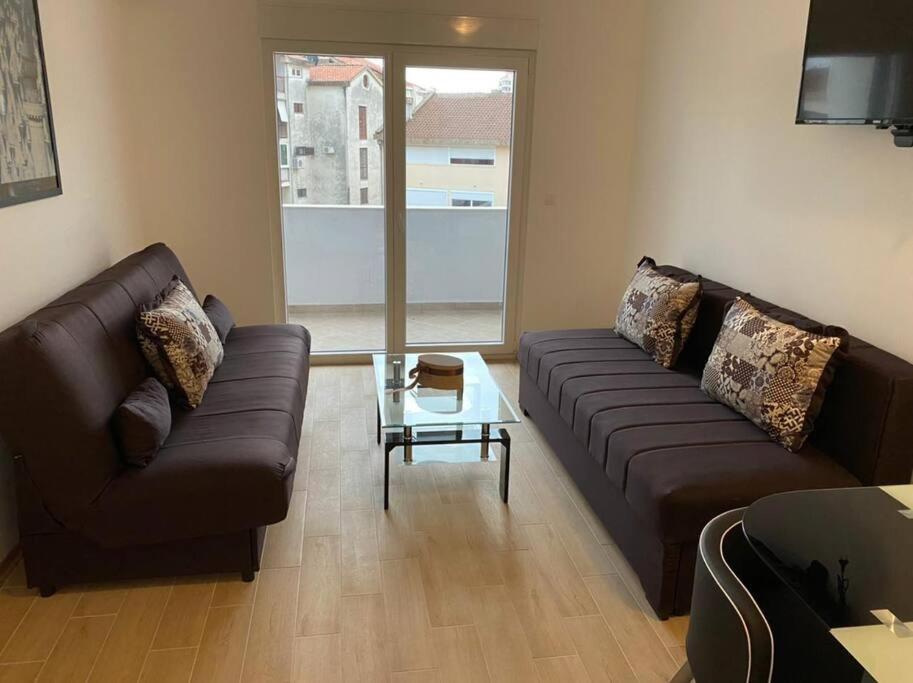 Lovely studio near center view 5