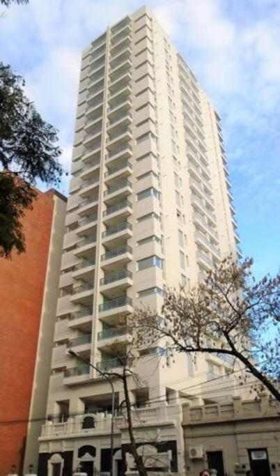 Depto de lujo con cochera y piscina sobre Bv Gálvez
