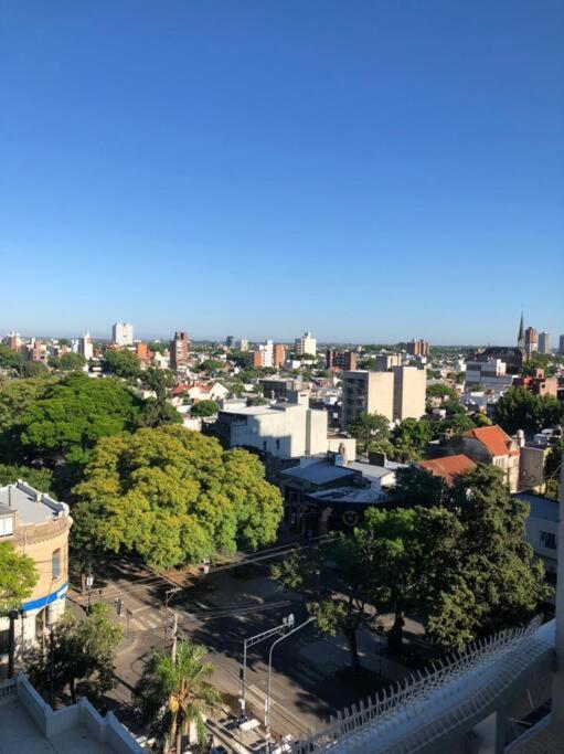 Depto de lujo con cochera y piscina sobre Bv Gálvez