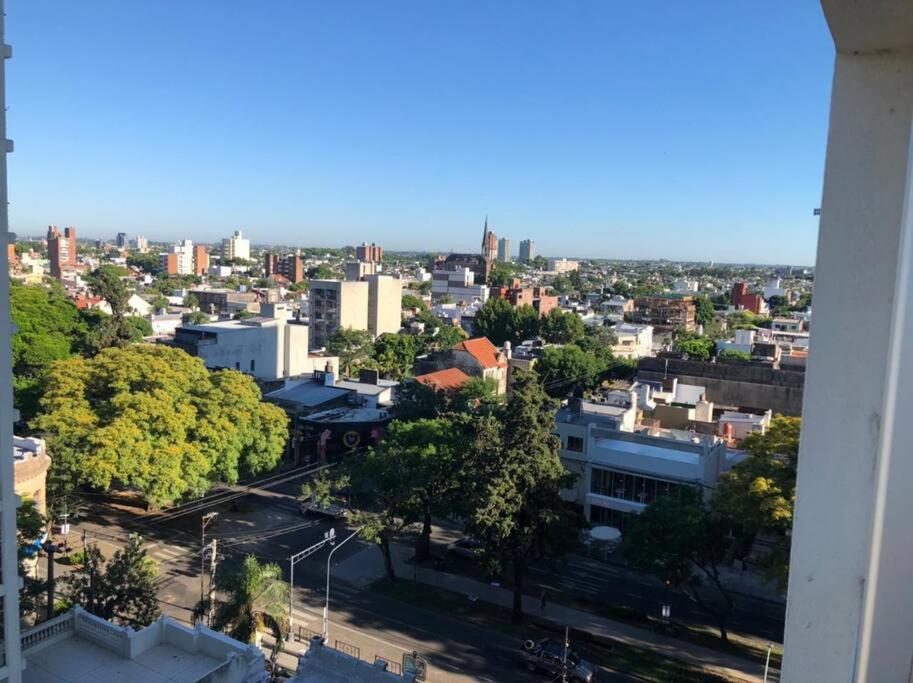 Depto de lujo con cochera y piscina sobre Bv Gálvez