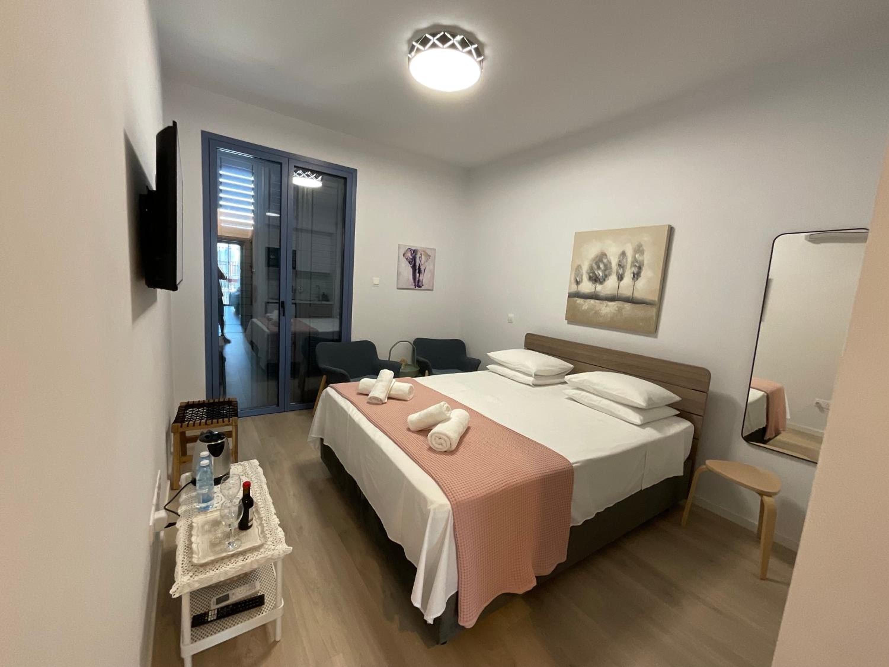 Le Voyageur By the Sea - Furnished Rooms
