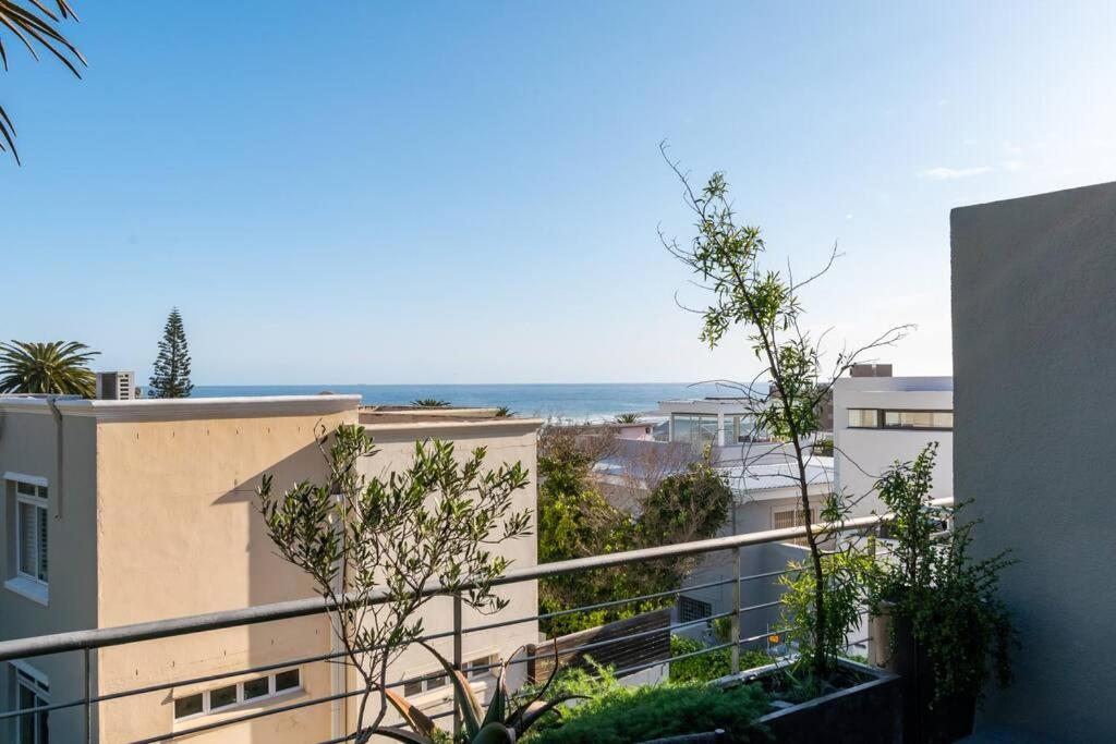 Camps Bay Beach House, 2min walk to beach