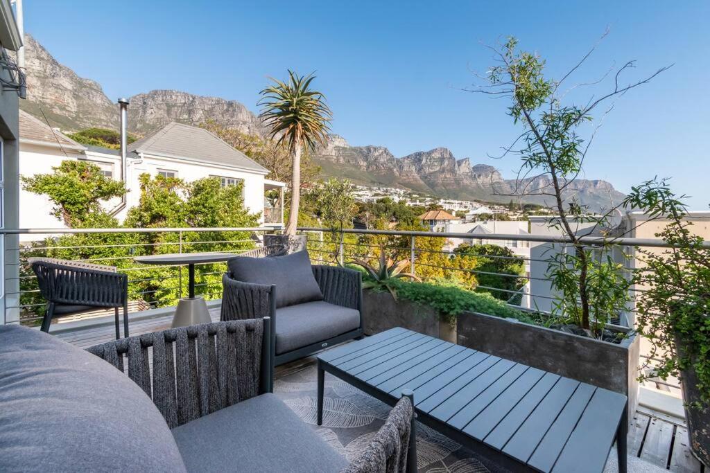 Camps Bay Beach House, 2min walk to beach