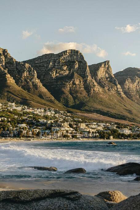 Camps Bay Beach House, 2min walk to beach