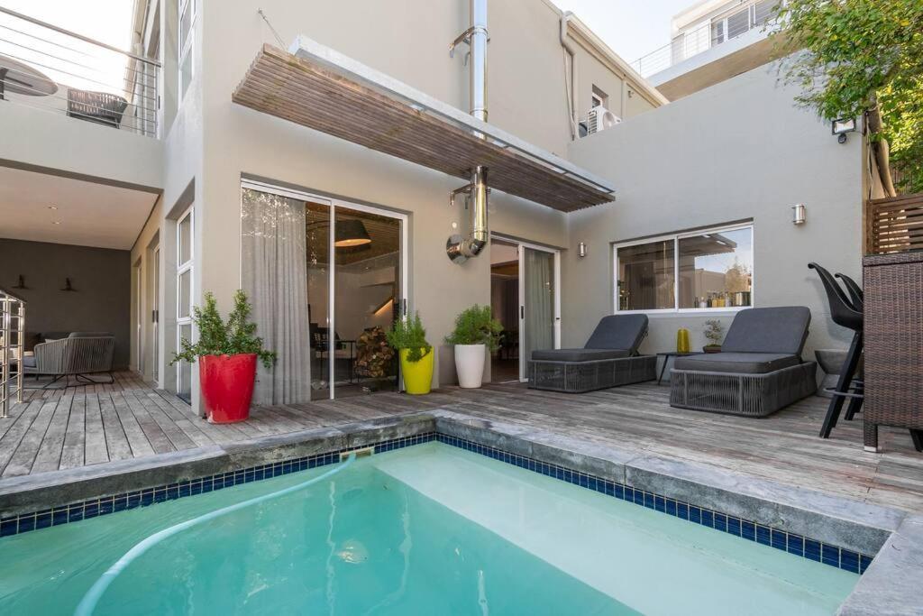 Camps Bay Beach House, 2min walk to beach