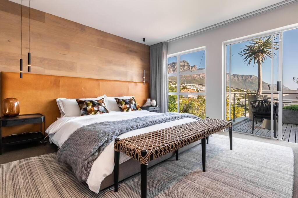 Camps Bay Beach House, 2min walk to beach