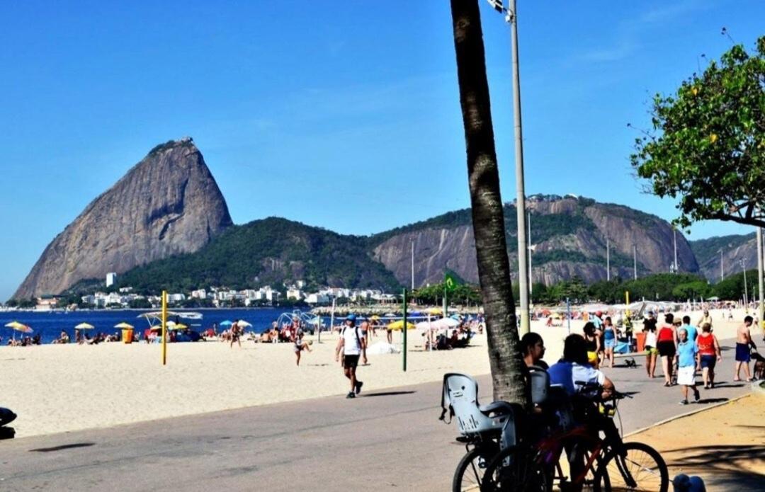Apê moderno com varanda, piscina e academia