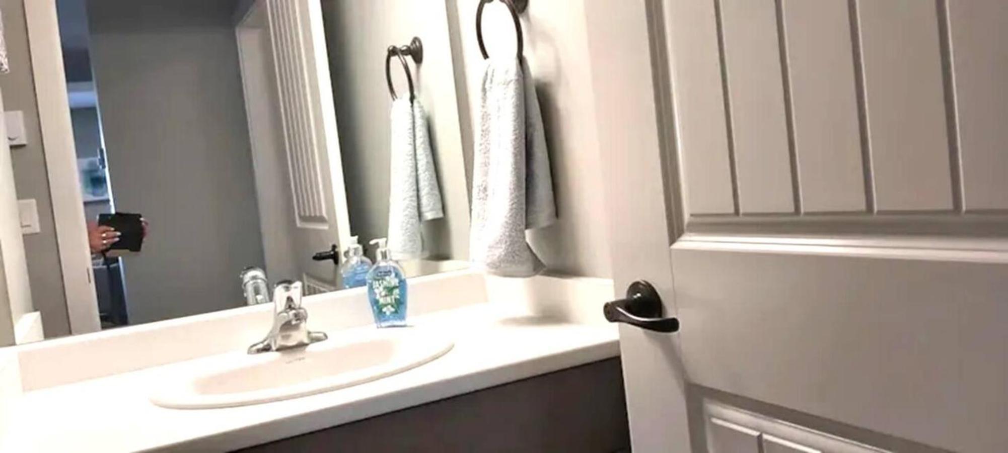 2 King Bedrooms - Walking Distance To Pools