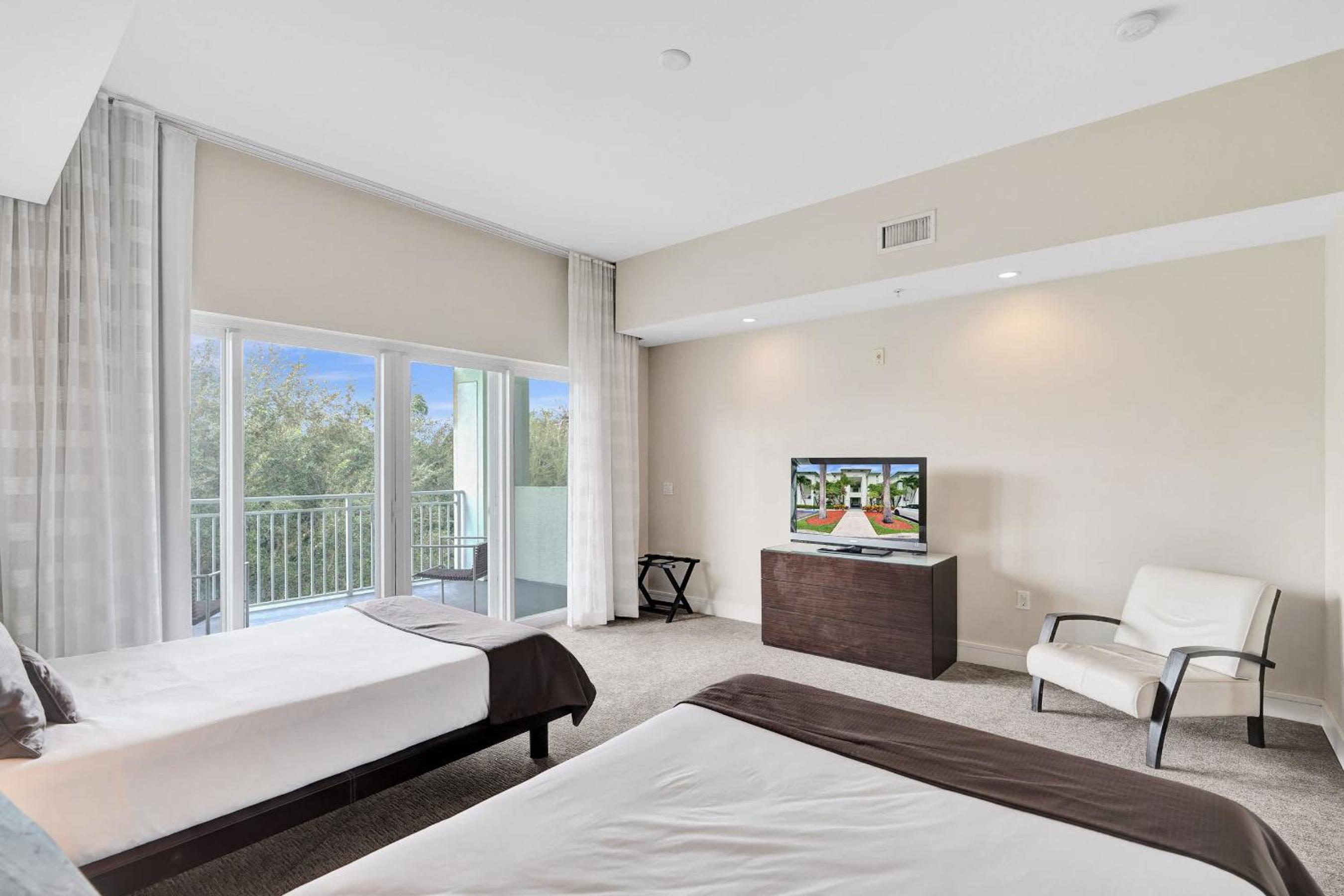 Villa Vista-2 Story w 3Bdrms & Golf View