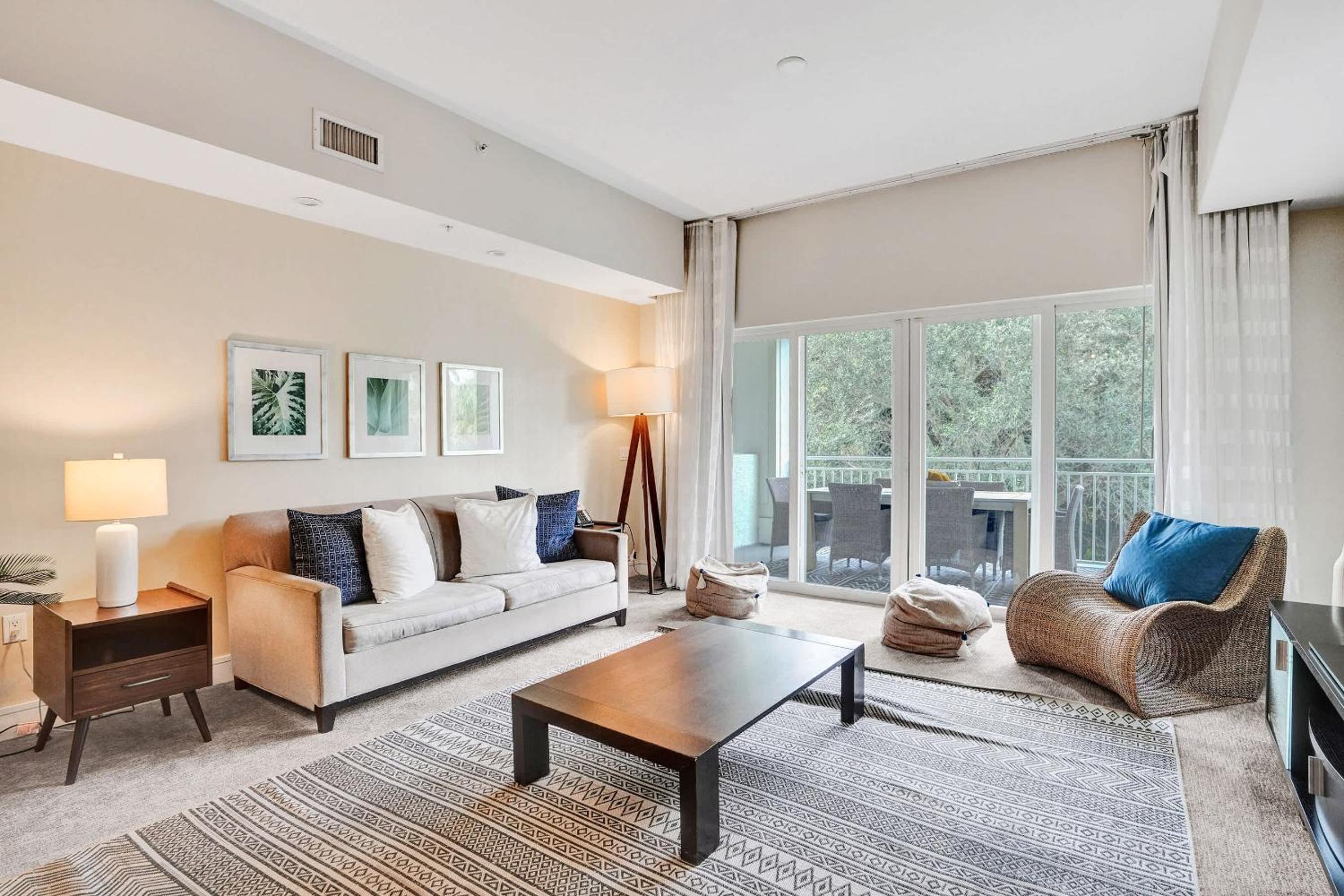 Villa Vista-2 Story w 3Bdrms & Golf View