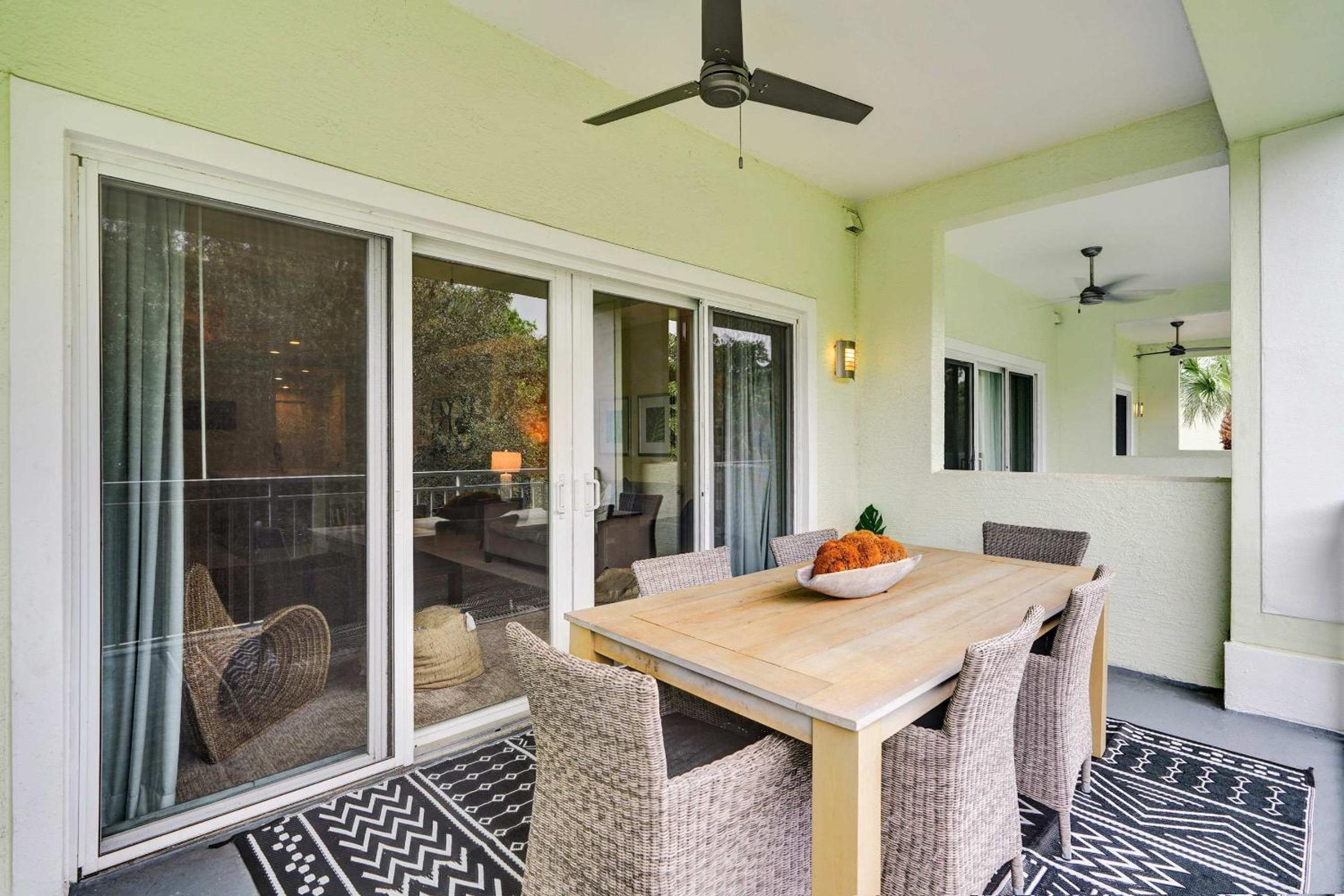 Villa Vista-2 Story w 3Bdrms & Golf View