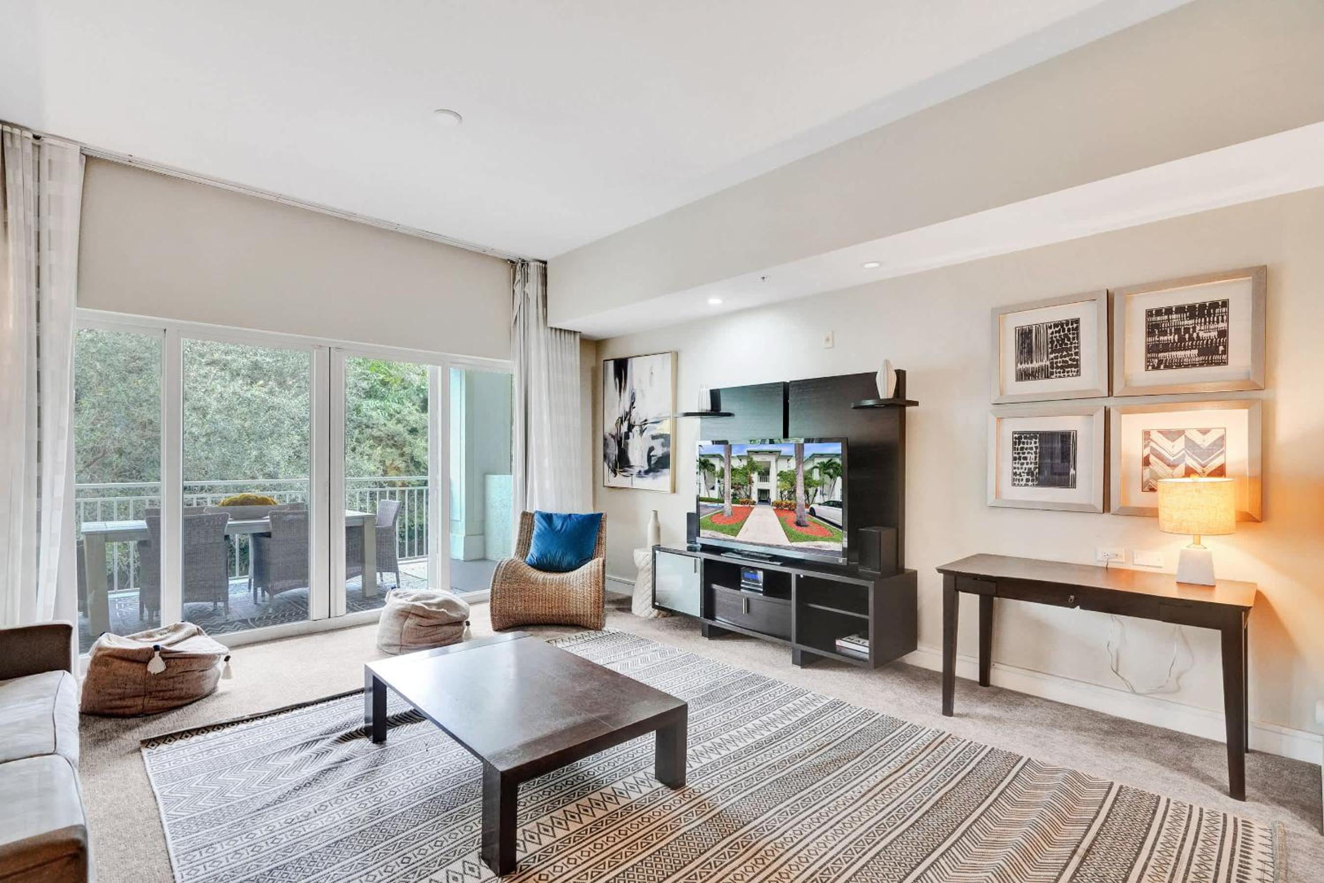 Villa Vista-2 Story w 3Bdrms & Golf View