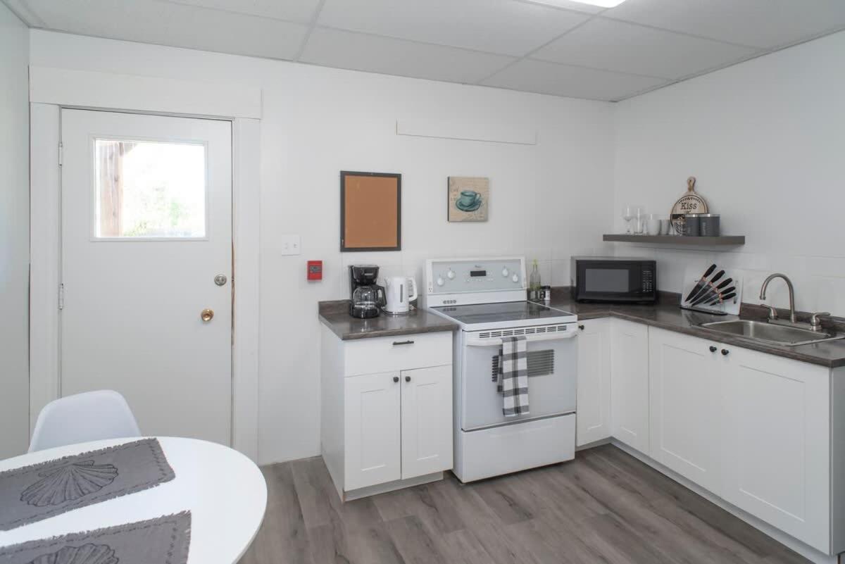 Thunder Bay Vacations - Near Airport Parking Netflix Wi-fi - Property Image 2