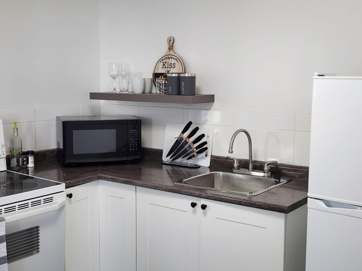 Thunder Bay Vacations - Near Airport Parking Netflix Wi-fi - Property Image 7