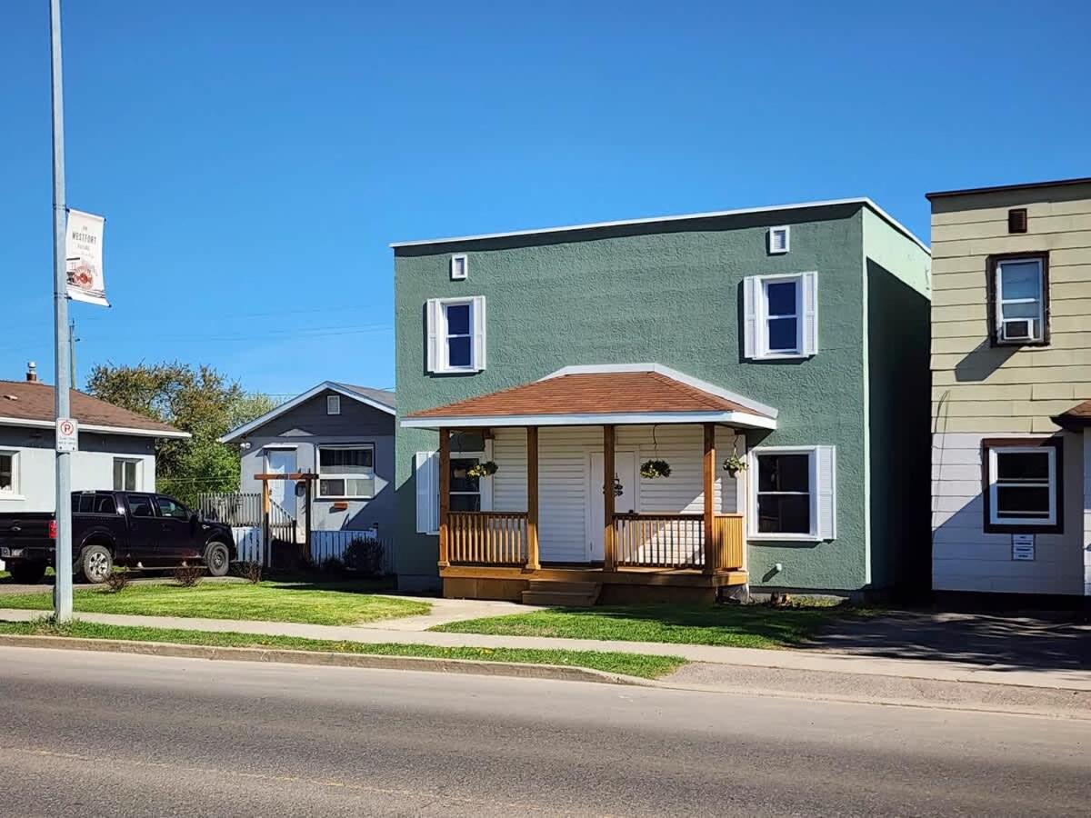 Thunder Bay Vacations - Near Airport Parking Netflix Wi-fi - Property Image 13
