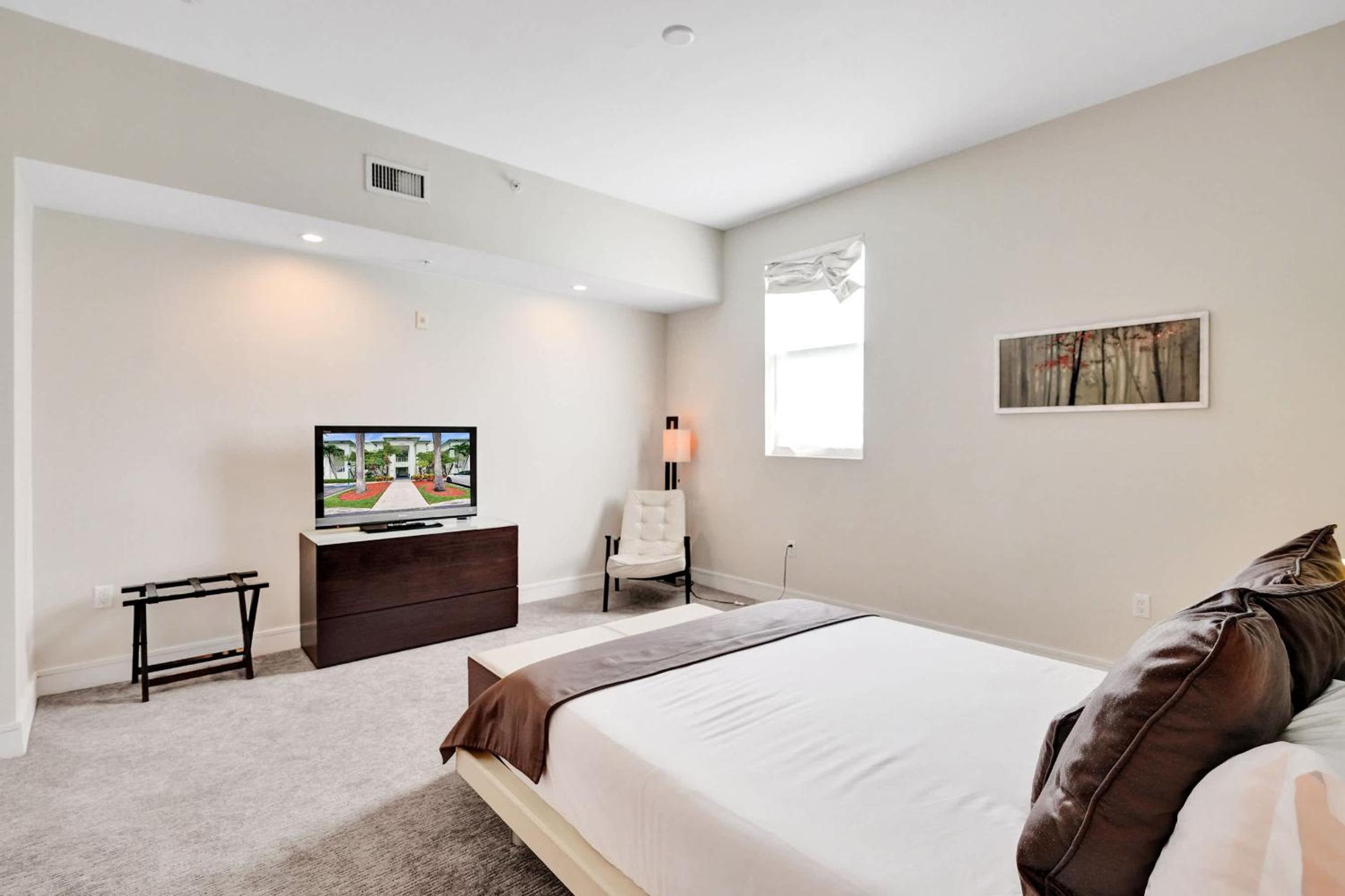 Villa Vista-2 Story w 3Bdrms & Golf View